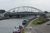 de nieuwe brug van de hst, voldoende hoog en een grote overspanning