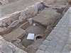 archeologische opgravingen naast het steen